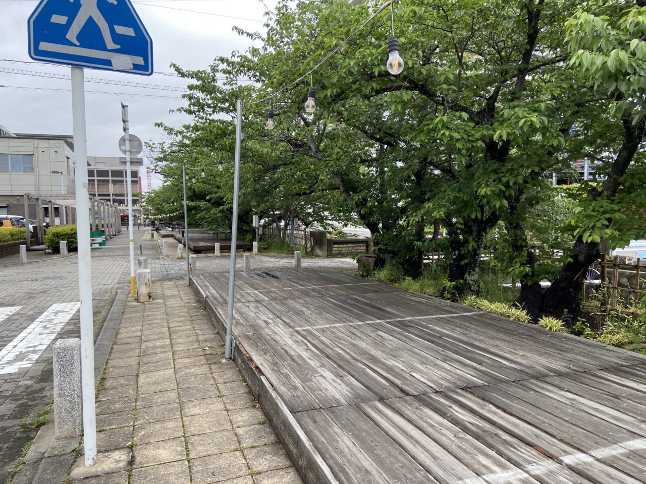 みどり川河畔で毎月5日に開催されるコーヒーフェス